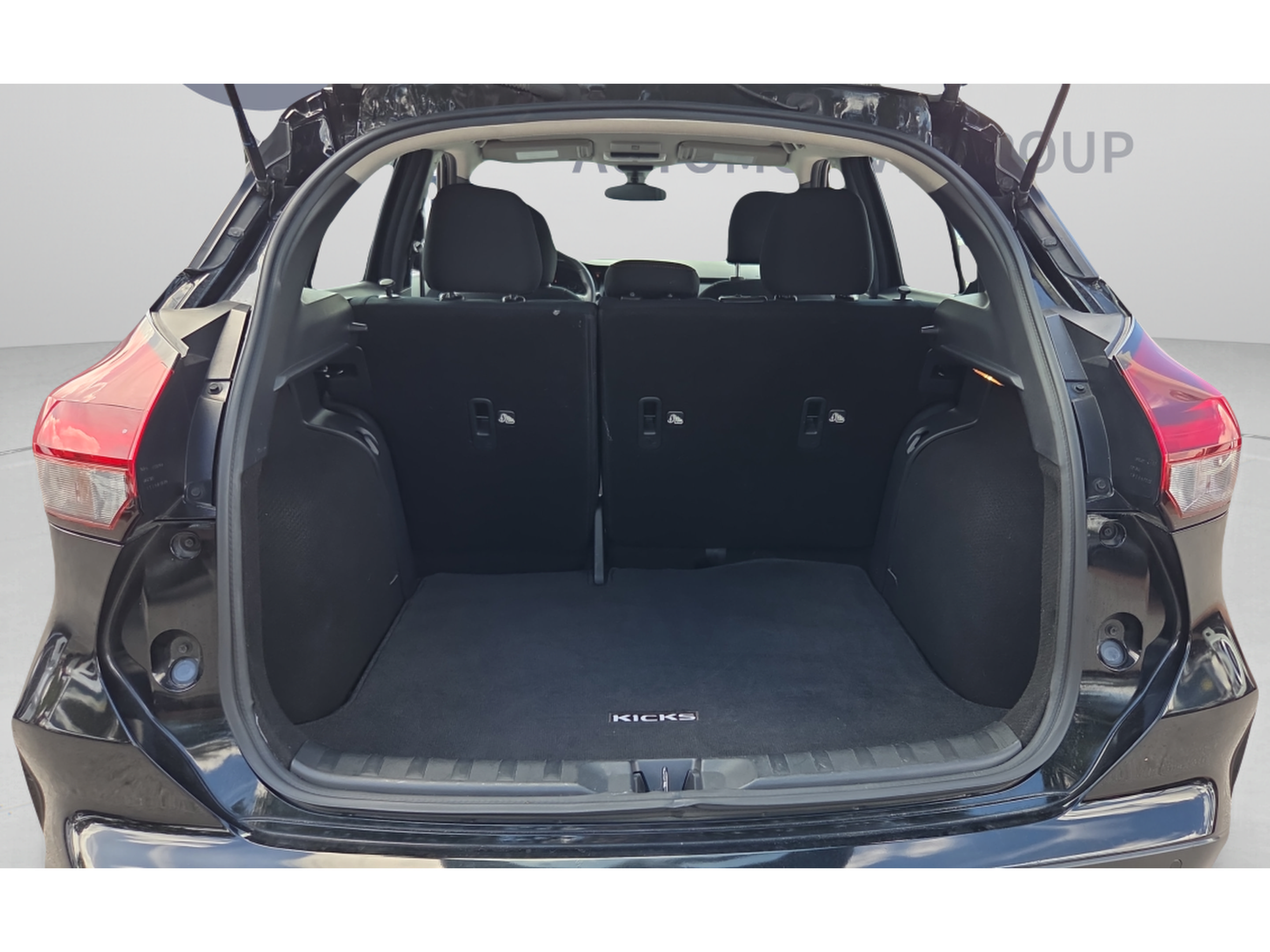 Used 2024 Nissan Kicks SR FWD image 13