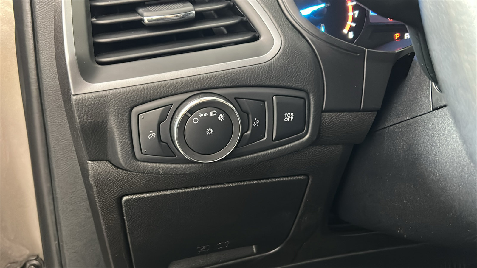 Used 2019 Ford Edge SE AWD/4WD image 23