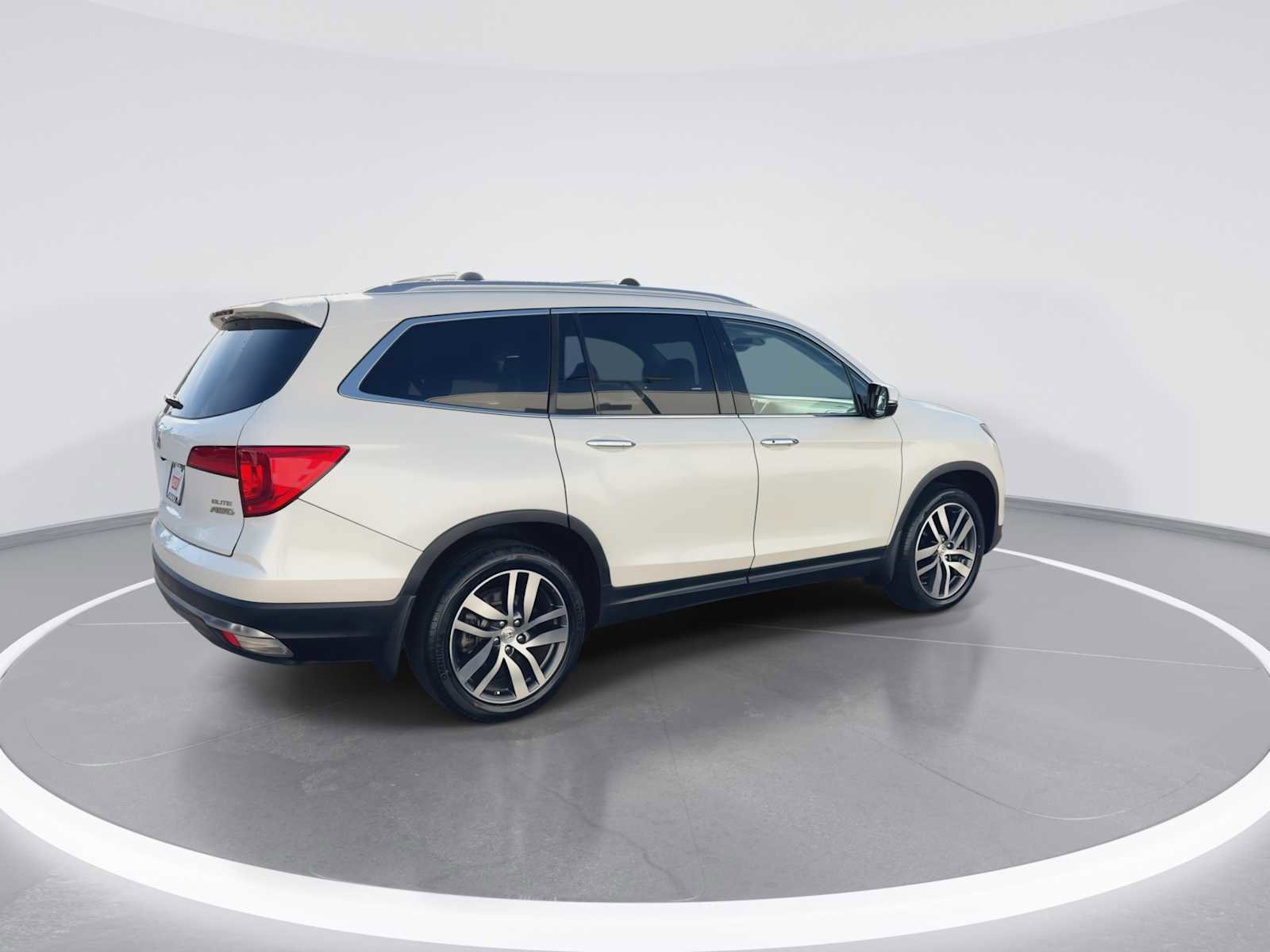 Used 2017 Honda Pilot Elite image 8