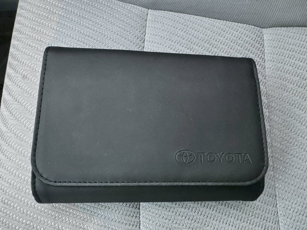 Used 2017 Toyota Camry LE FWD image 33