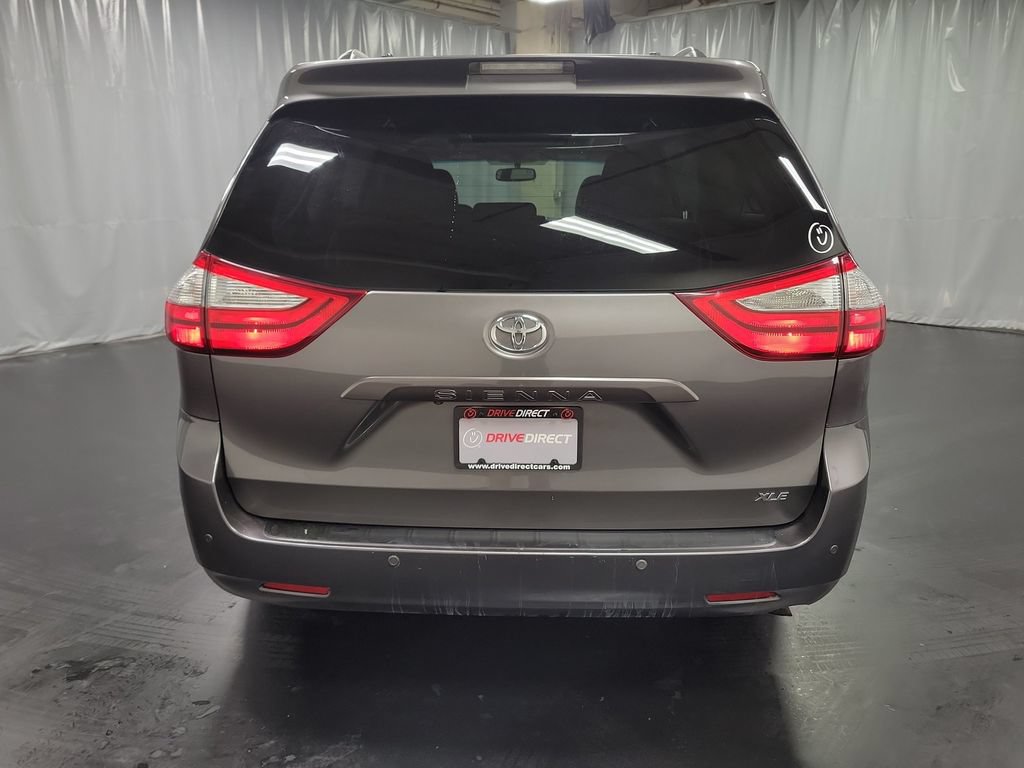 Used 2017 Toyota Sienna XLE Premium FWD image 7
