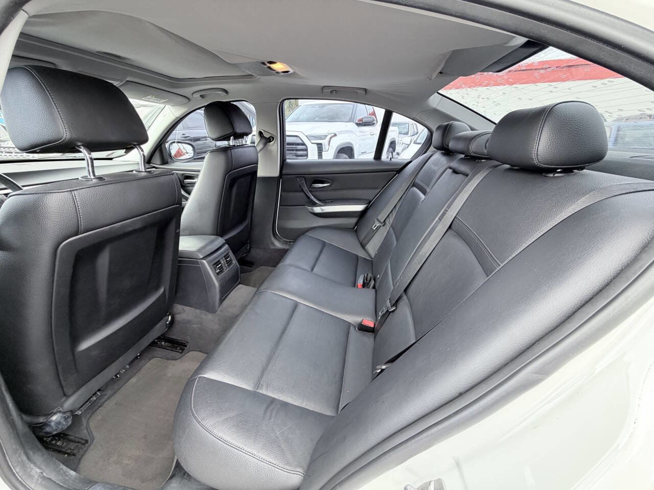 Used 2011 BMW 328i Sedan RWD image 14