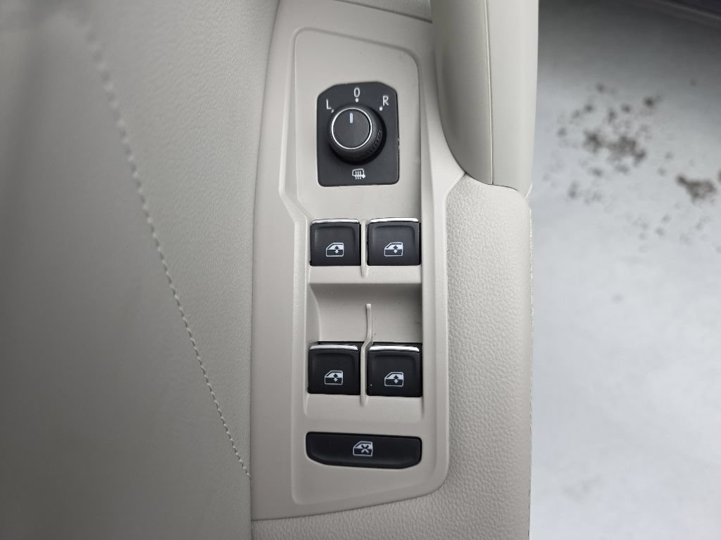 Used 2024 Volkswagen Tiguan SE R-Line AWD/4WD image 20