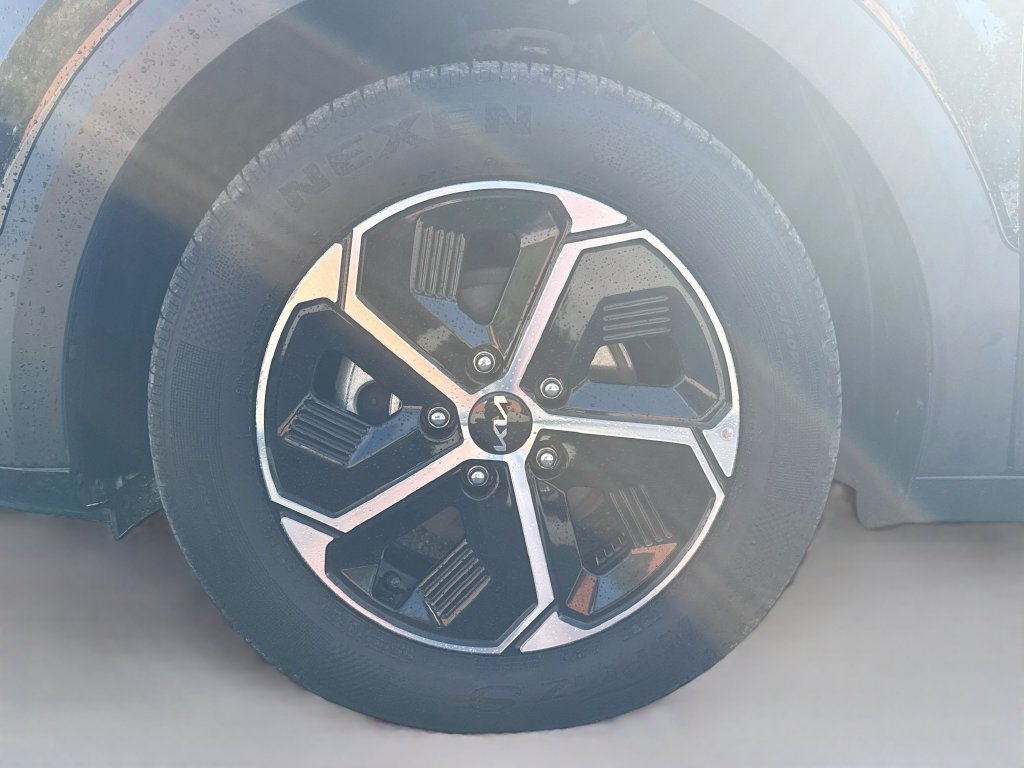 Certified 2023 Kia Niro EX FWD image 34