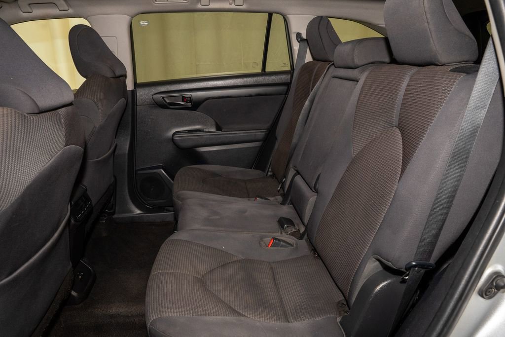 Used 2023 Toyota Highlander L image 10
