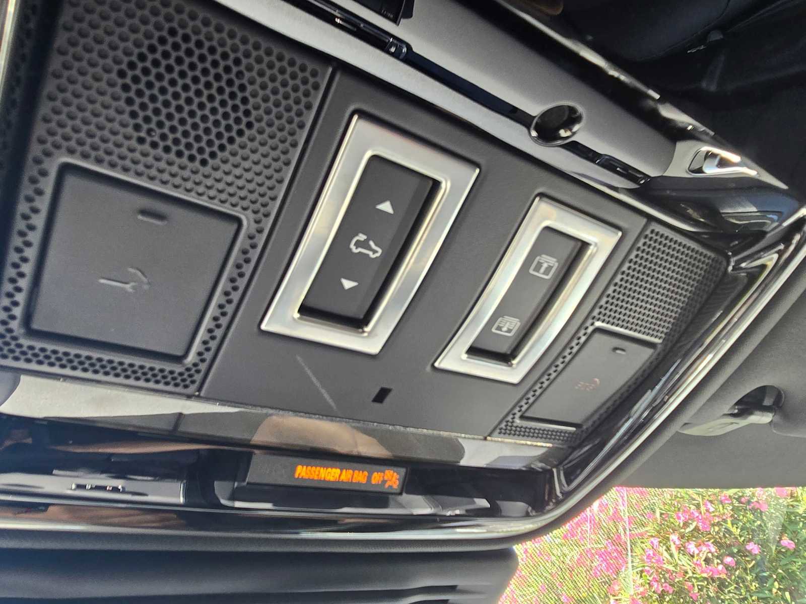 Certified 2025 Land Rover Range Rover Velar Dynamic SE image 33