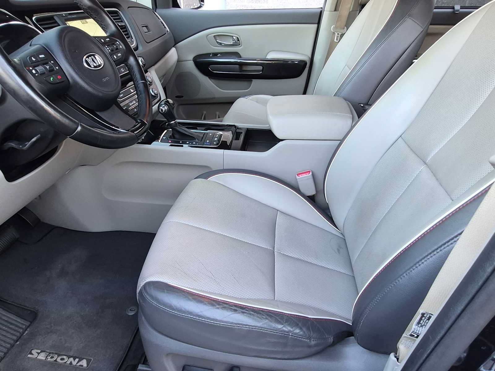 Used 2016 Kia Sedona SX FWD image 16
