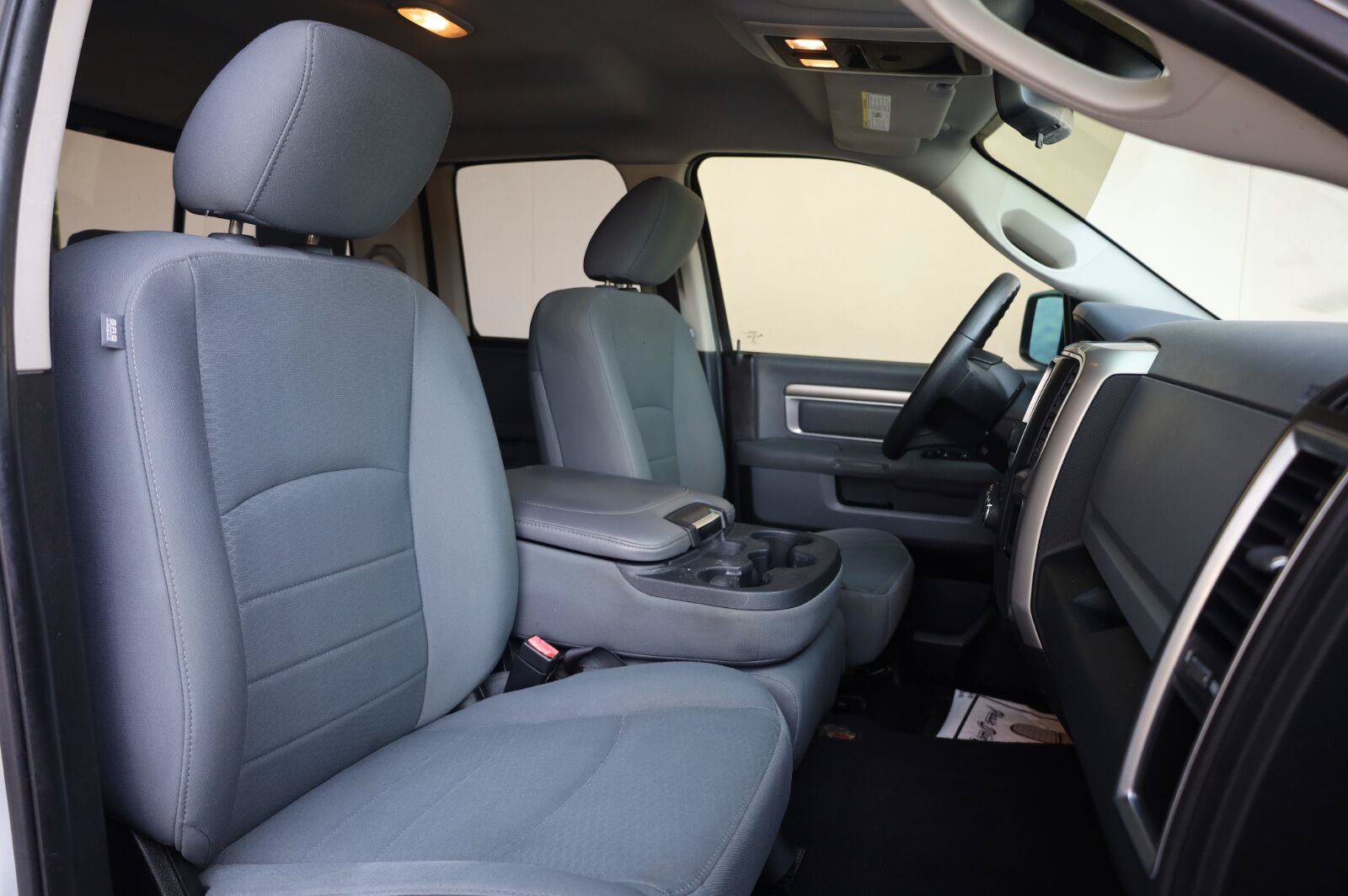 Used 2015 RAM 1500 Classic SLT RWD image 24