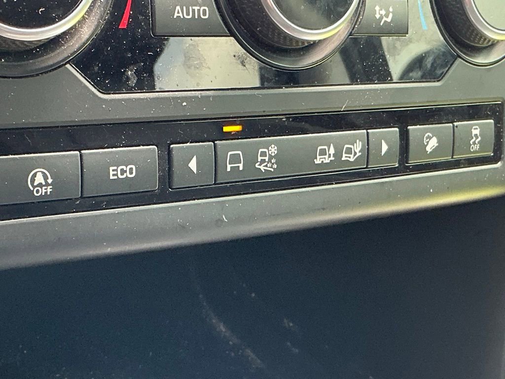 Used 2019 Land Rover Discovery Sport SE image 4