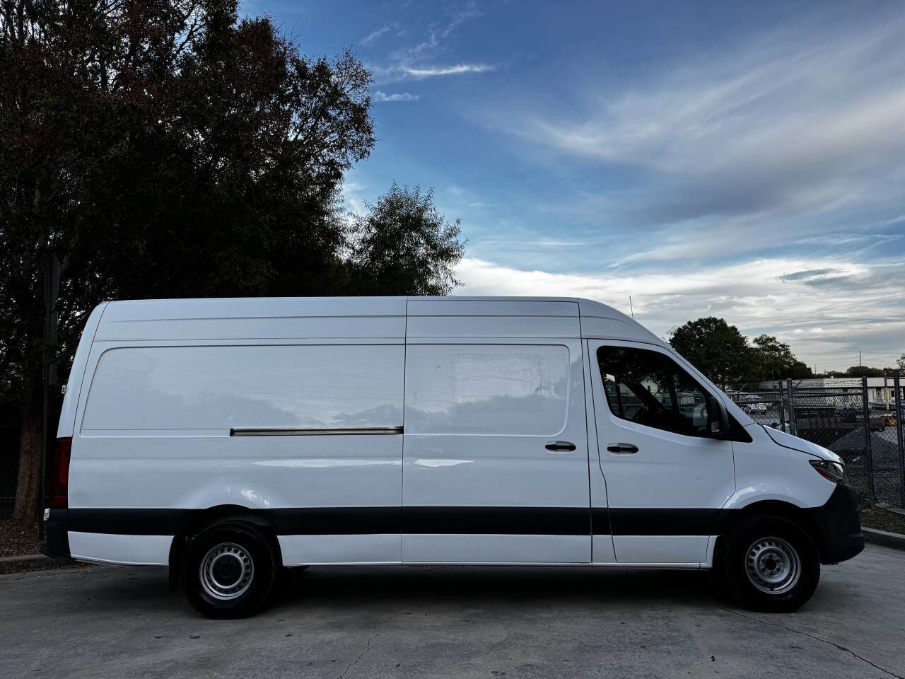 Used 2022 Mercedes-Benz Sprinter 2500 image 4