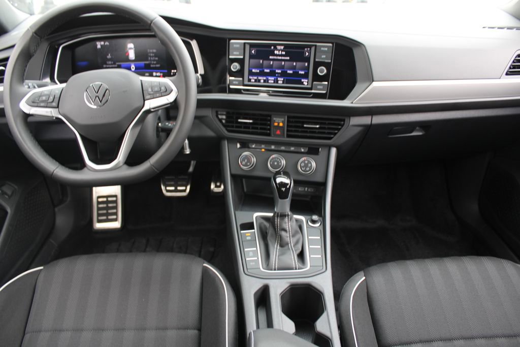 Certified 2024 Volkswagen Jetta Sport image 18