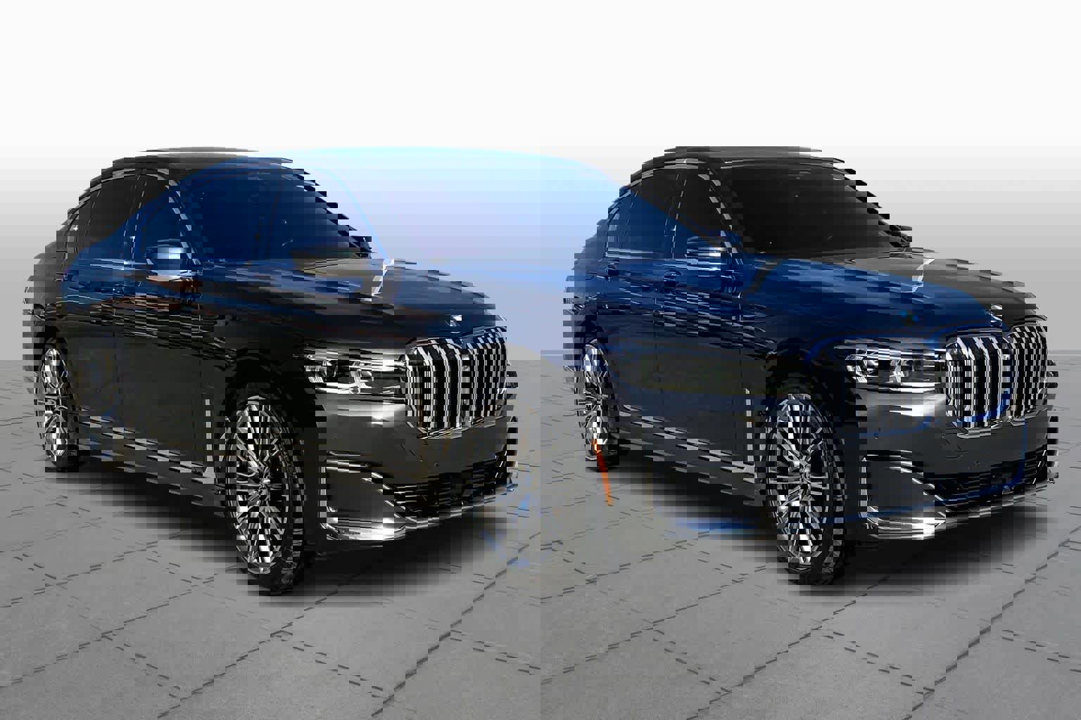 Used 2021 BMW 750i xDrive w/ Luxury Rear Seating Package image 3