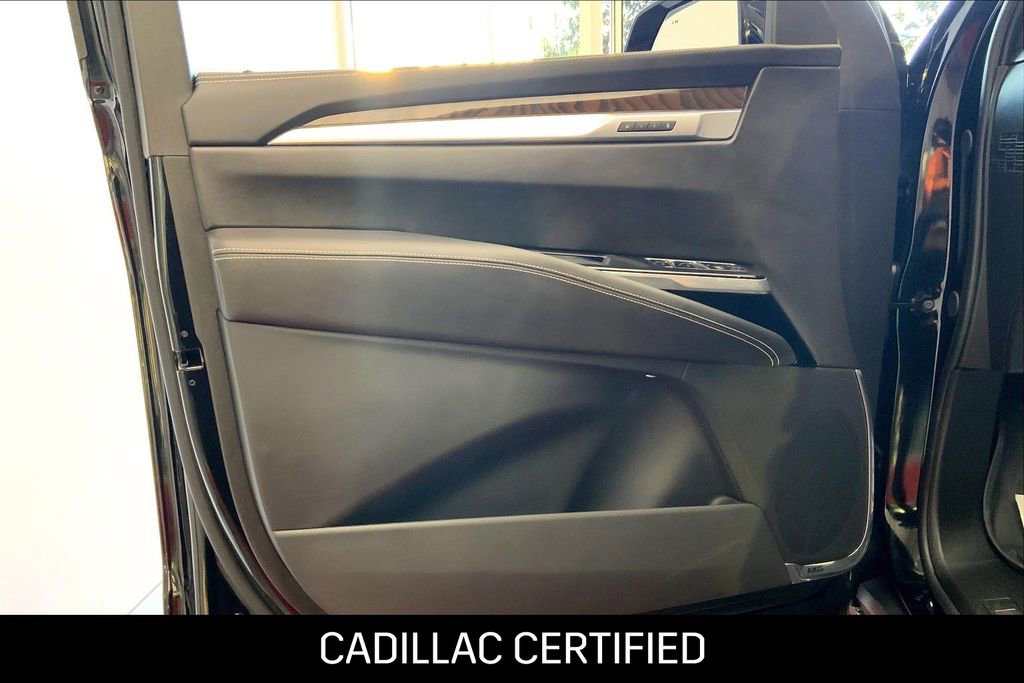 Used 2026 Cadillac Escalade ESV Platinum Sport image 21
