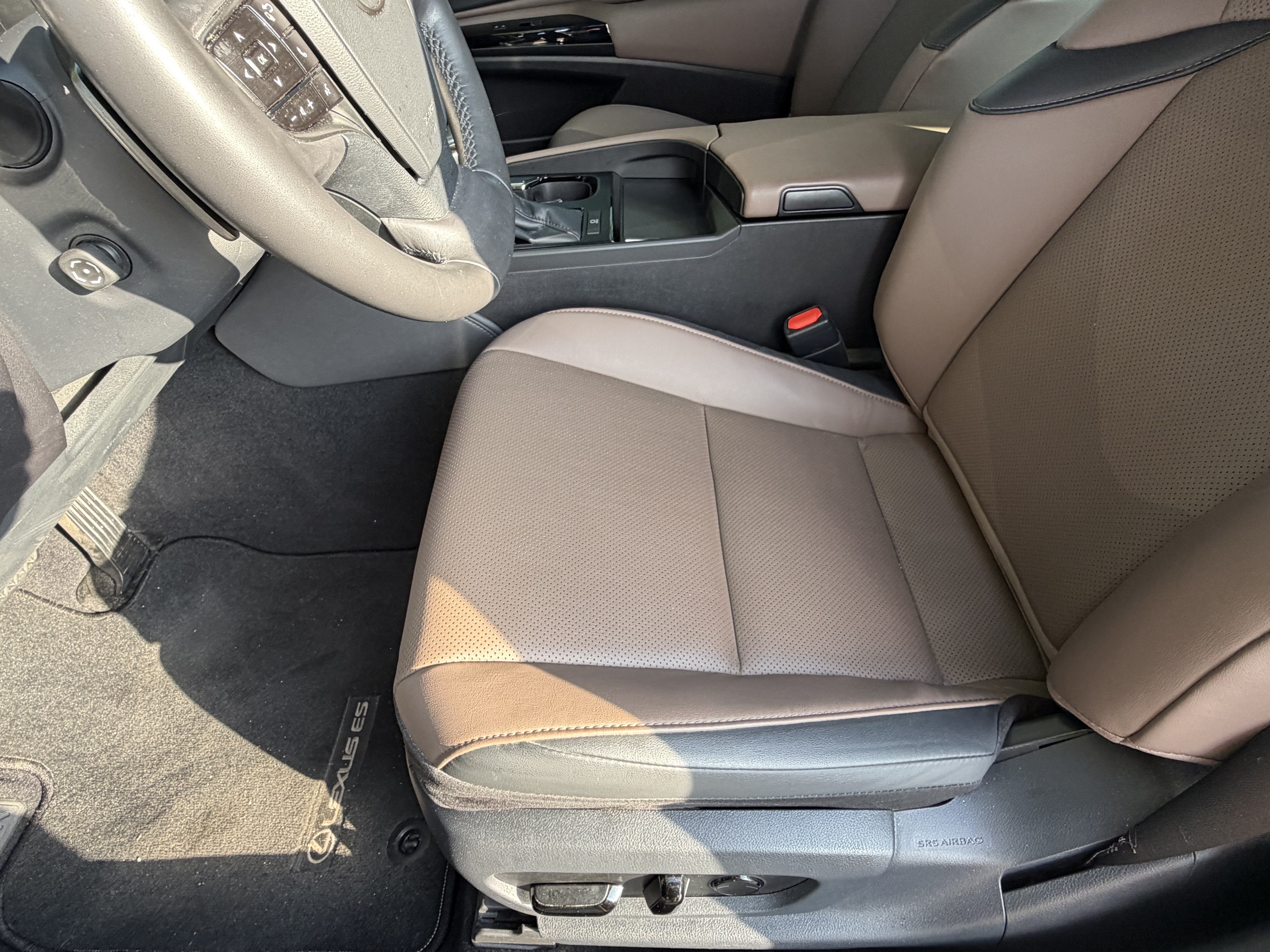 Certified 2023 Lexus ES 250 w/ Premium Package AWD/4WD image 16