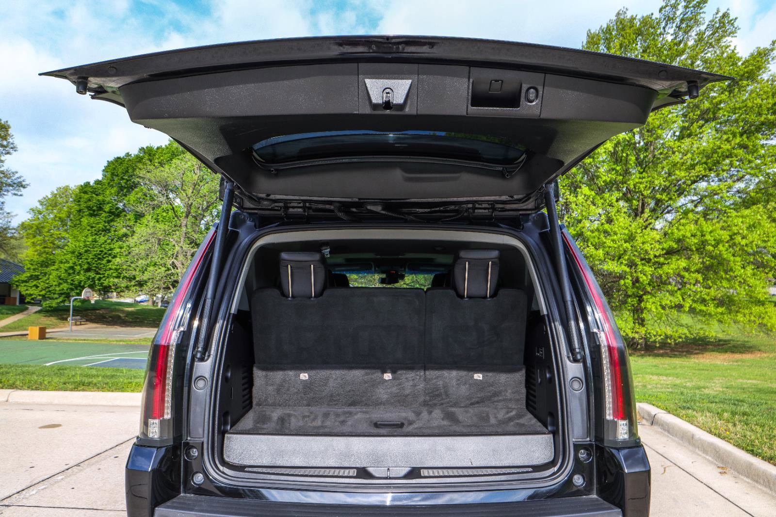 Used 2018 Cadillac Escalade Luxury AWD/4WD image 27