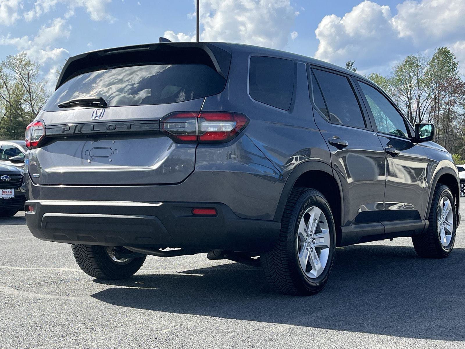 Certified 2023 Honda Pilot LX image 5