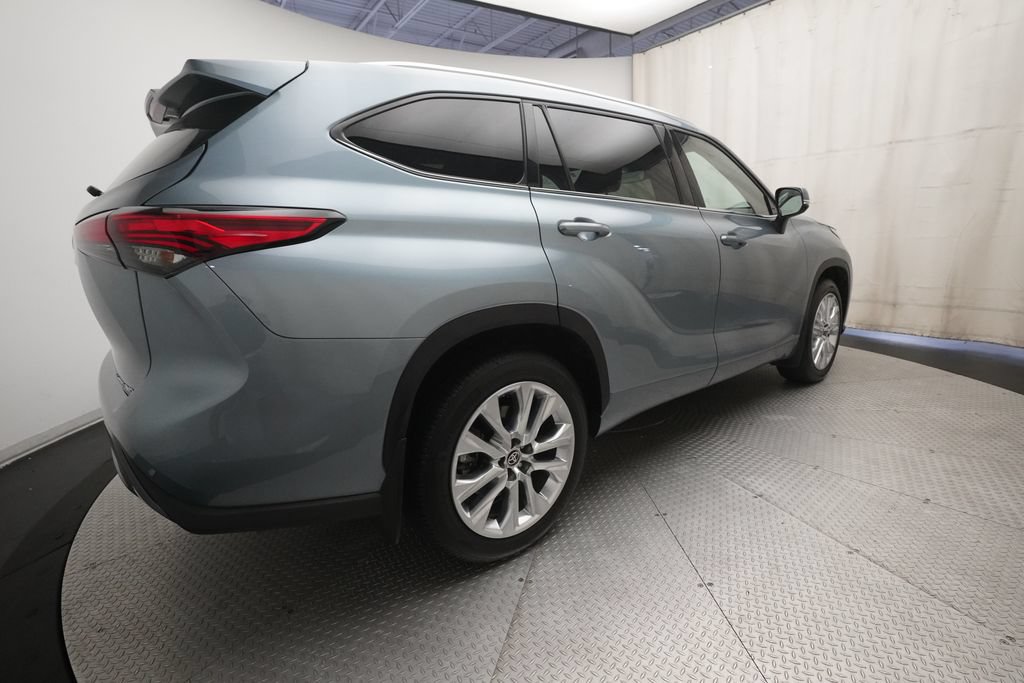Used 2023 Toyota Highlander Limited AWD/4WD image 36