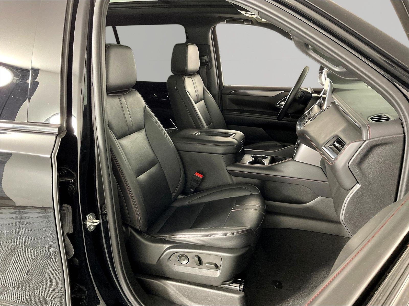 Used 2024 Chevrolet Tahoe RST w/ Luxury Package AWD/4WD image 30