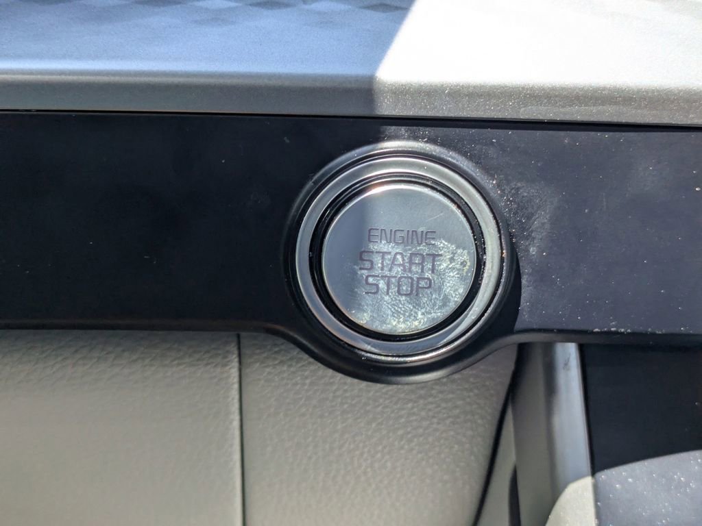 Used 2024 Kia Carnival LX FWD image 30