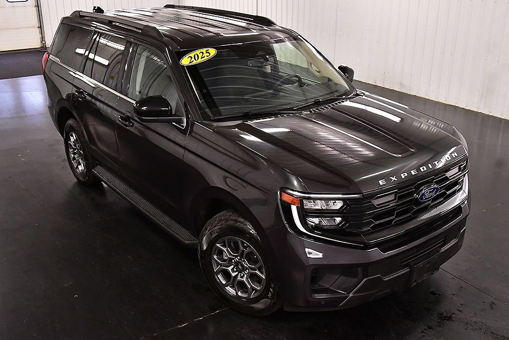 Used 2025 Ford Expedition Active AWD/4WD image 10