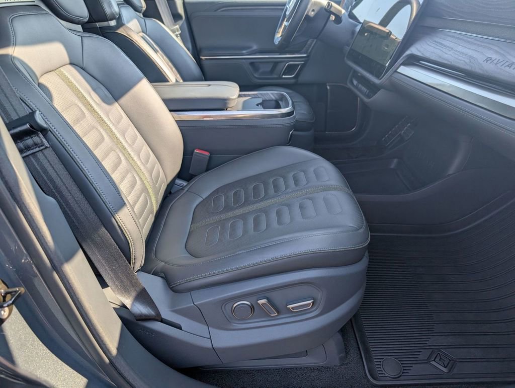 Used 2022 Rivian R1T Adventure image 40