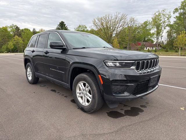 Certified 2023 Jeep Grand Cherokee Laredo w/ Luxury Tech Group I AWD/4WD image 9