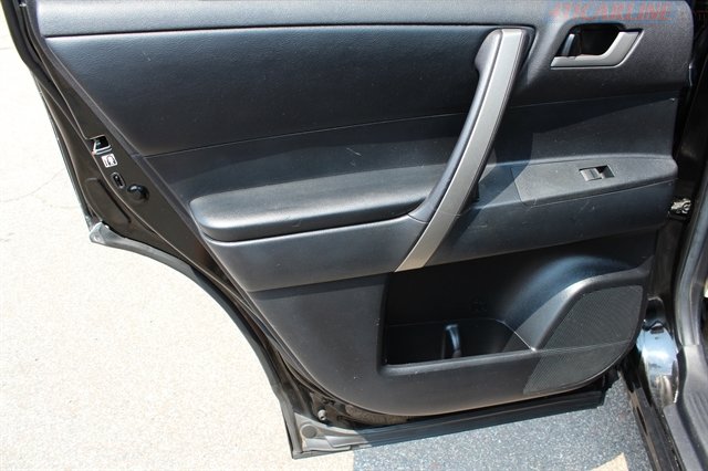 Used 2013 Toyota Highlander SE image 23