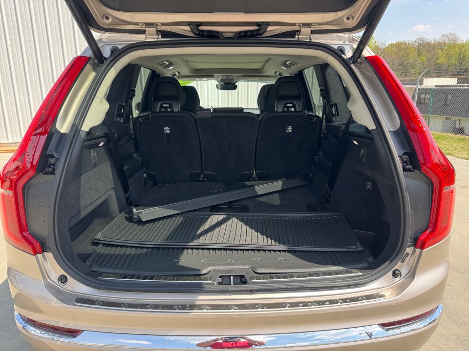 Certified 2024 Volvo XC90 B6 Plus w/ Protection Package image 15