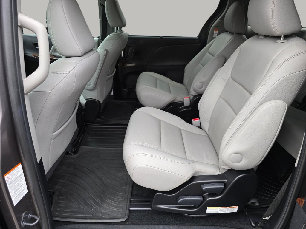Used 2015 Toyota Sienna Limited Premium AWD/4WD image 30