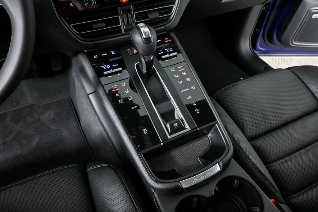 Used 2026 Porsche Macan AWD/4WD image 18