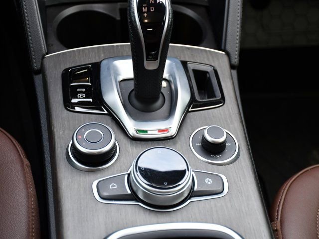 Used 2022 Alfa Romeo Stelvio Ti image 34