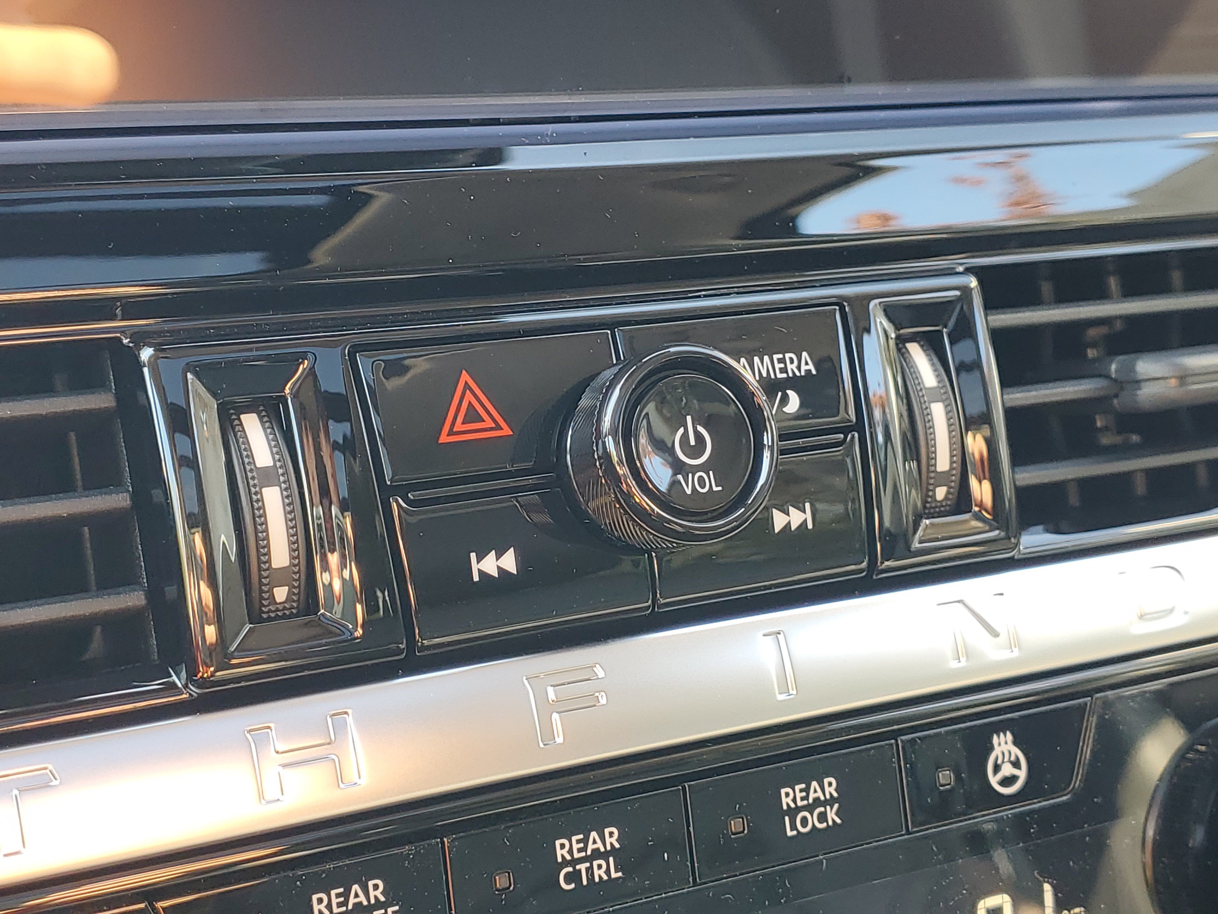 New 2026 Nissan Pathfinder Platinum AWD/4WD image 17