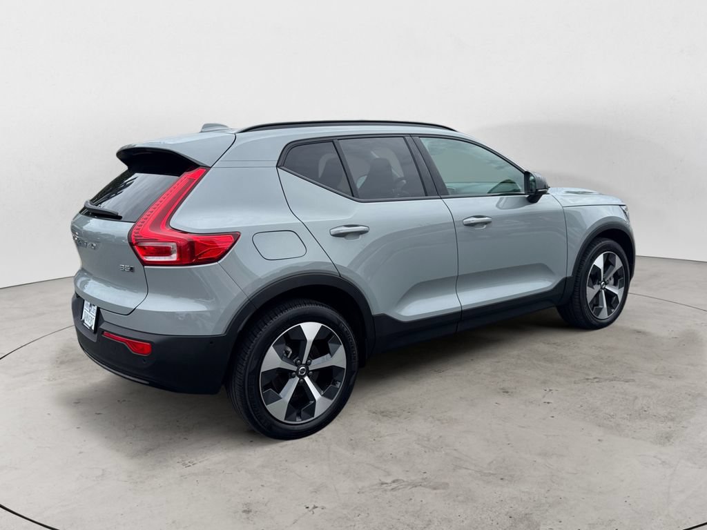 Certified 2026 Volvo XC40 B5 Plus AWD/4WD image 7