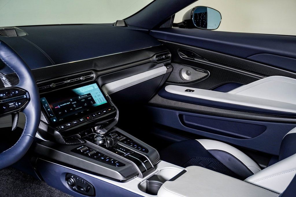 New 2025 Aston Martin Vanquish image 25