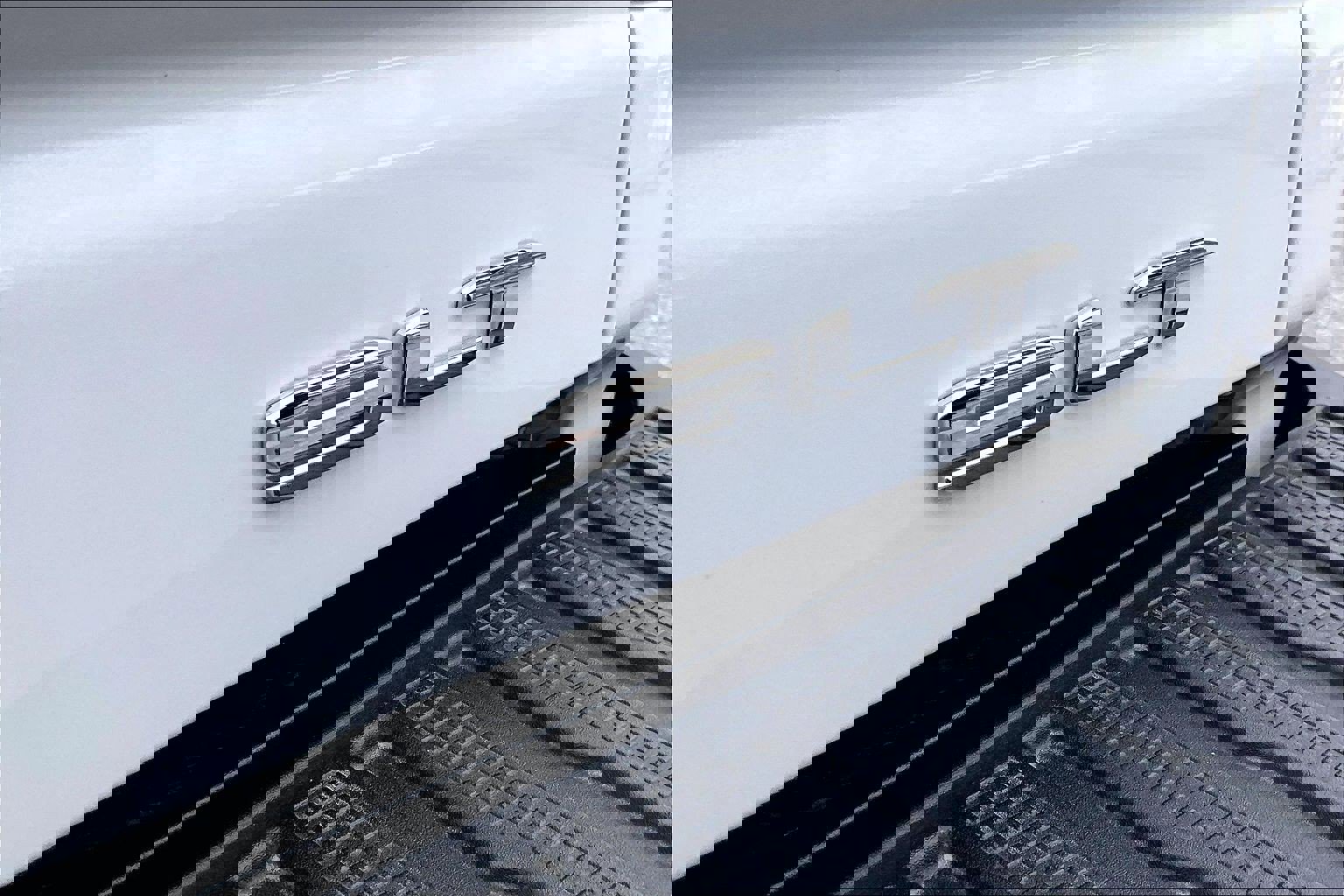 Used 2025 GMC Sierra 3500 SLT w/ SLT Premium Package image 8