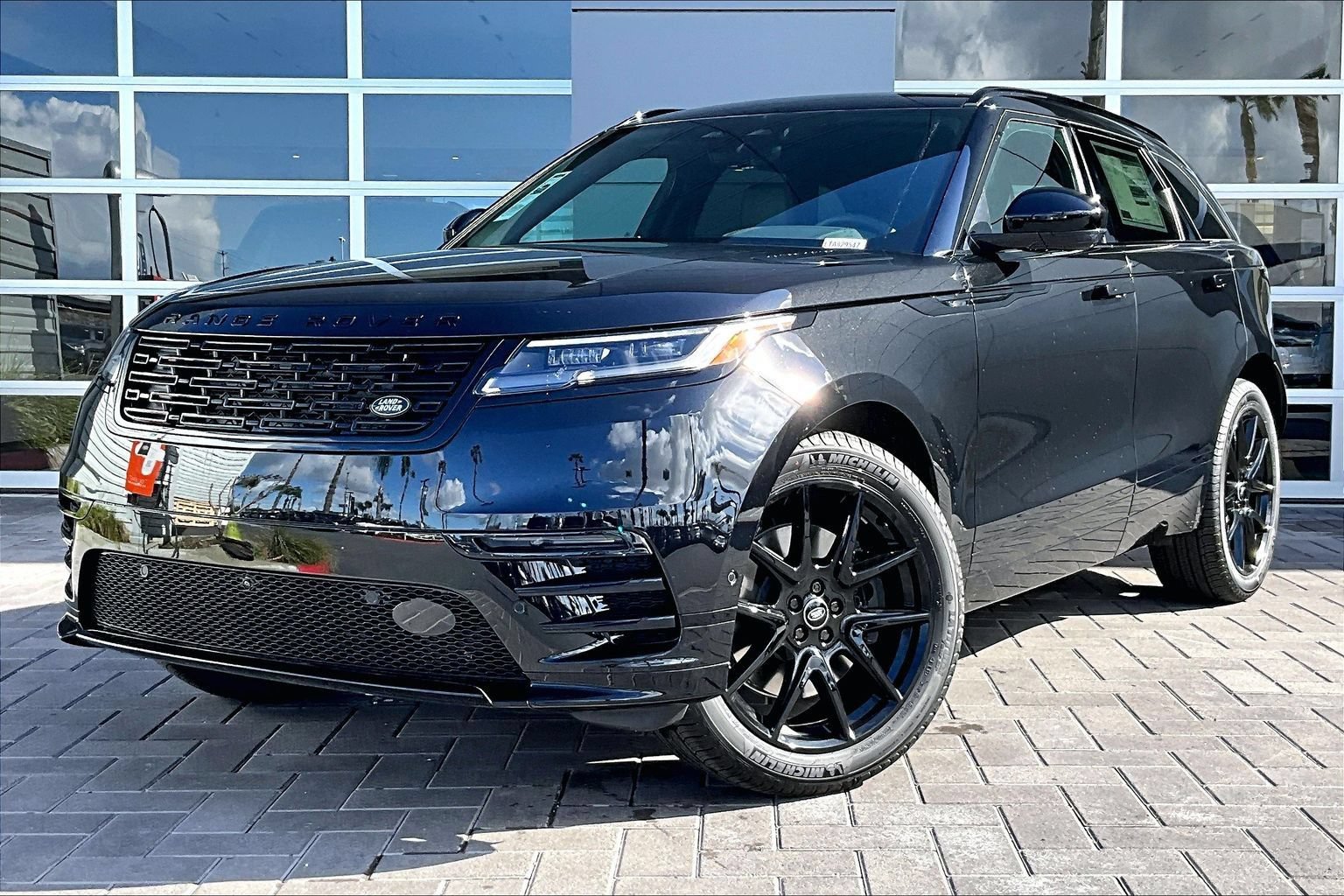 New 2026 Land Rover Range Rover Velar Dynamic SE AWD/4WD image 1