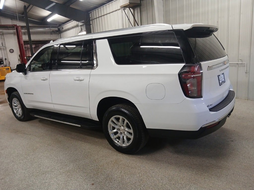 Used 2024 Chevrolet Suburban LT image 3