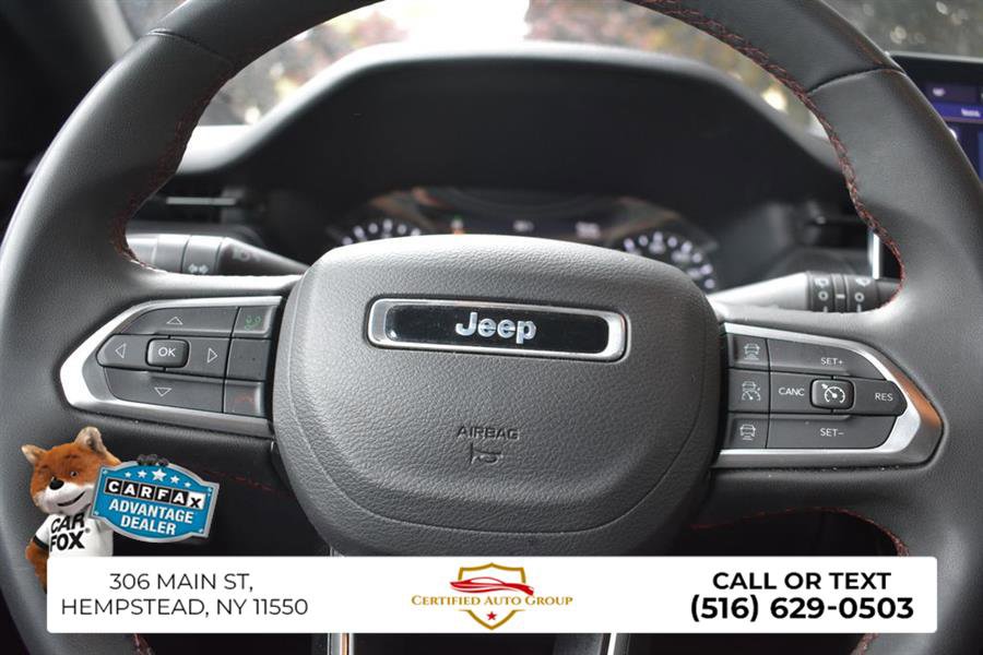 Used 2025 Jeep Compass Trailhawk AWD/4WD image 14