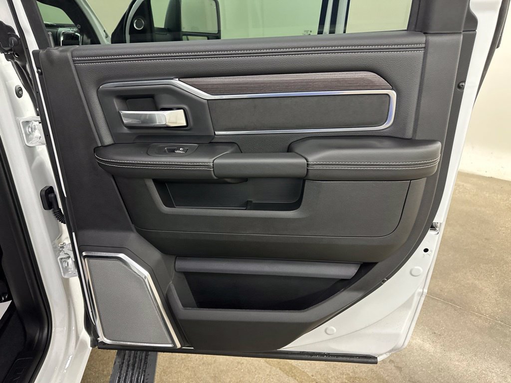 New 2026 RAM 3500 Laramie AWD/4WD image 27