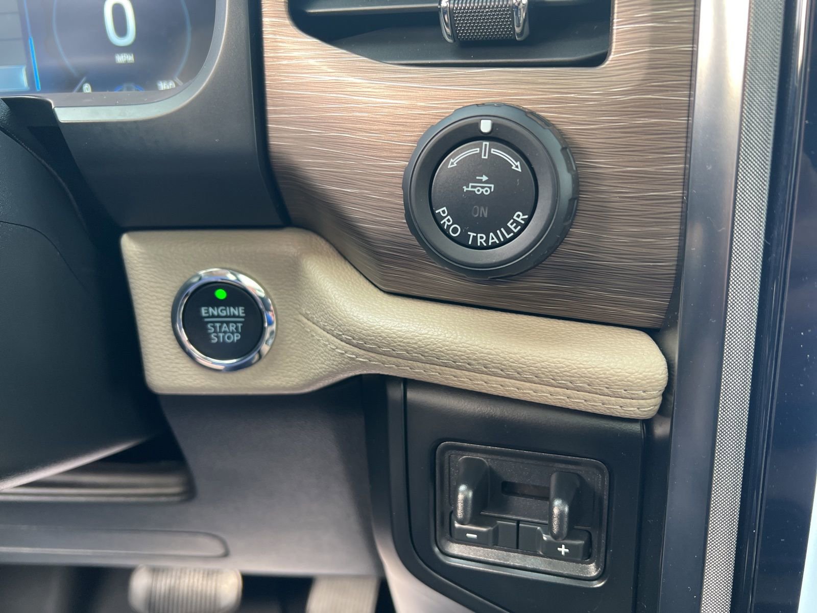 Used 2023 Ford Expedition Limited image 40