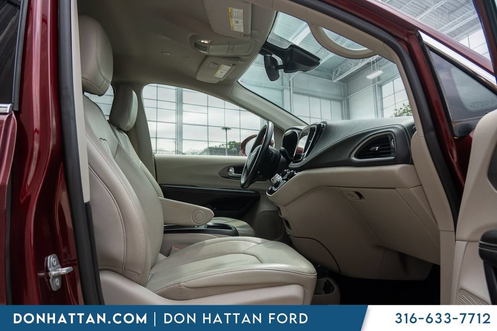 Used 2021 Chrysler Pacifica Touring-L FWD image 20