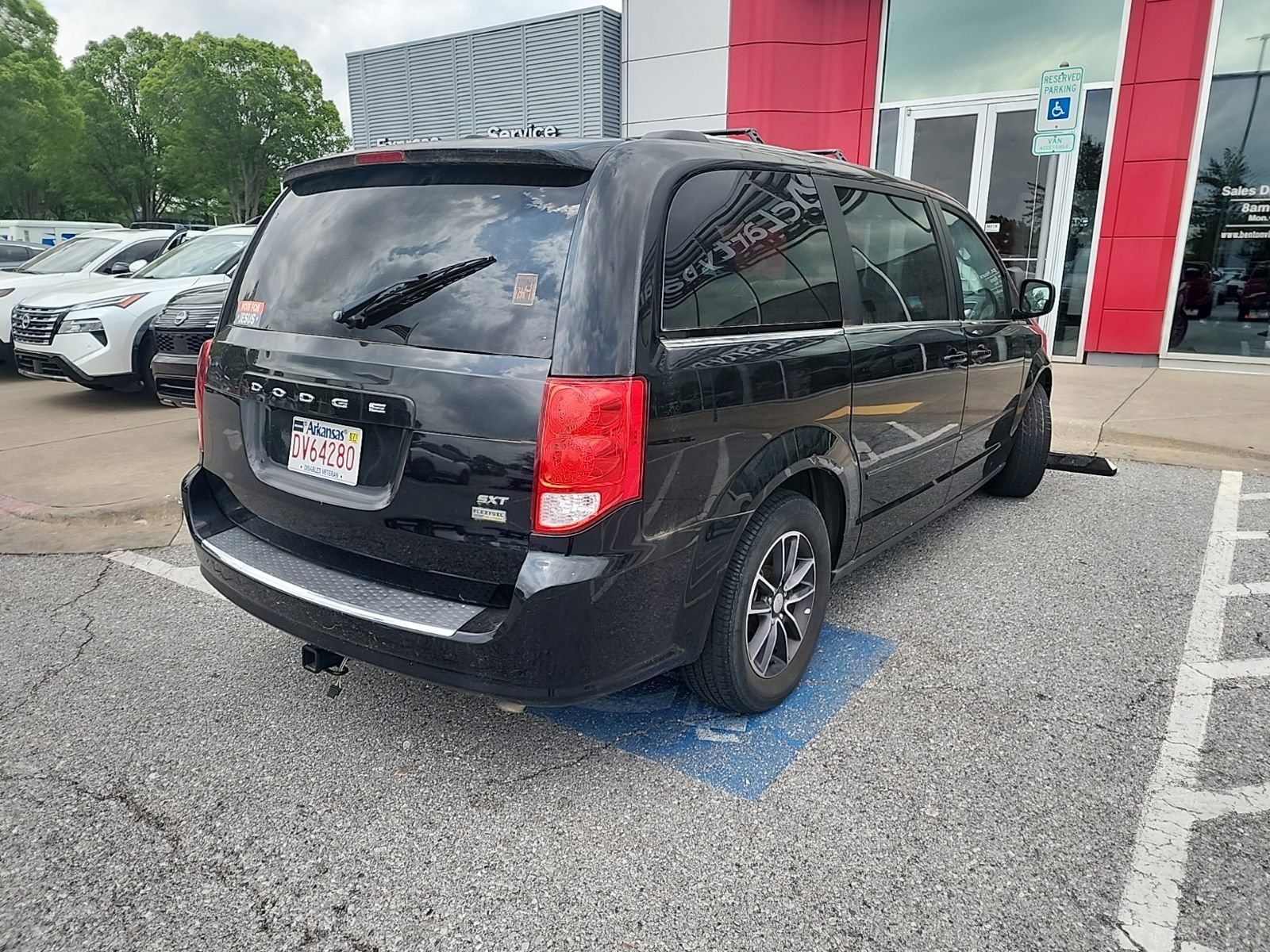 Used 2017 Dodge Grand Caravan SXT FWD image 8