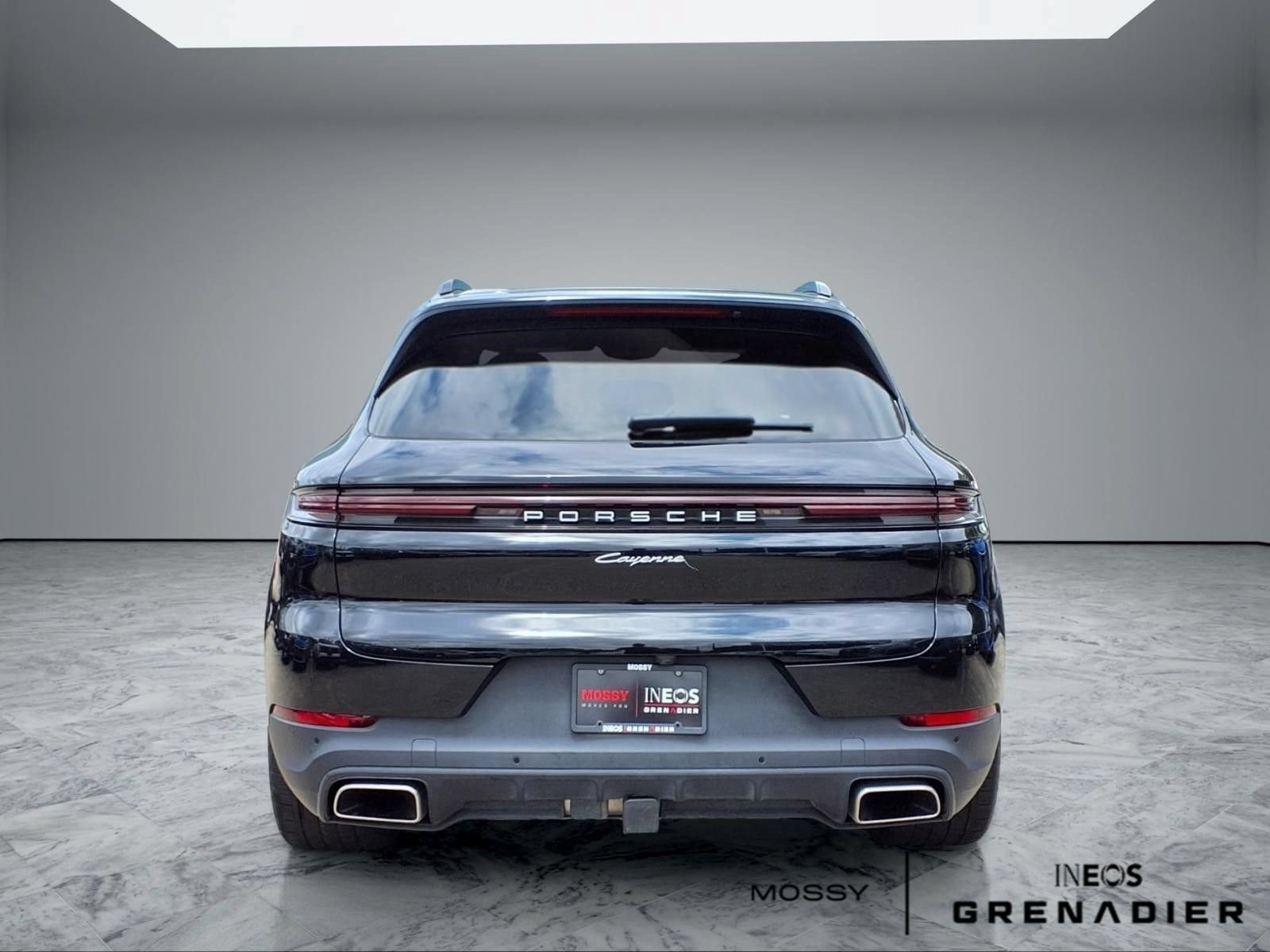 Used 2024 Porsche Cayenne AWD/4WD image 6