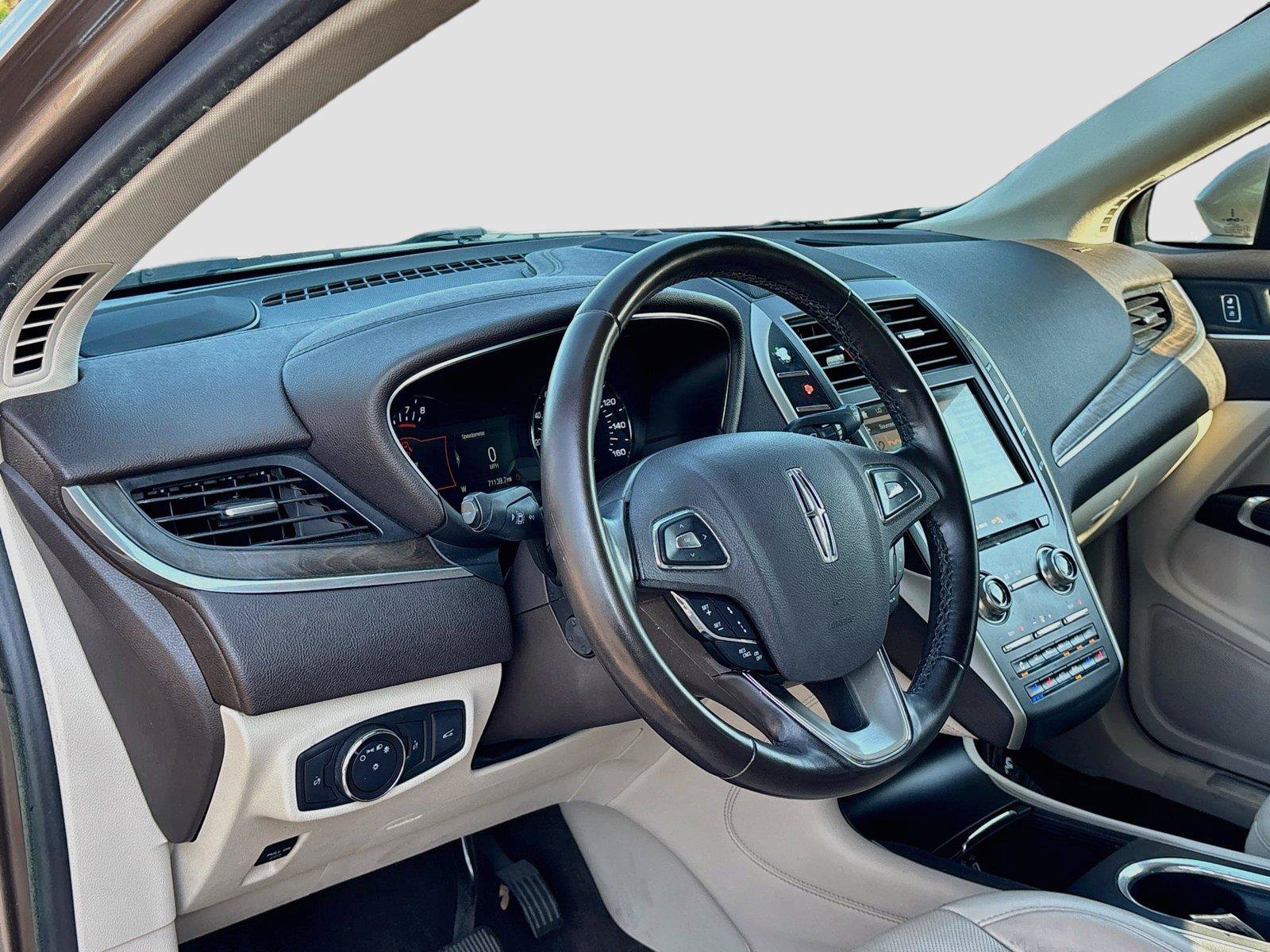 Used 2019 Lincoln MKC Reserve w/ MKC Technology Package FWD image 9