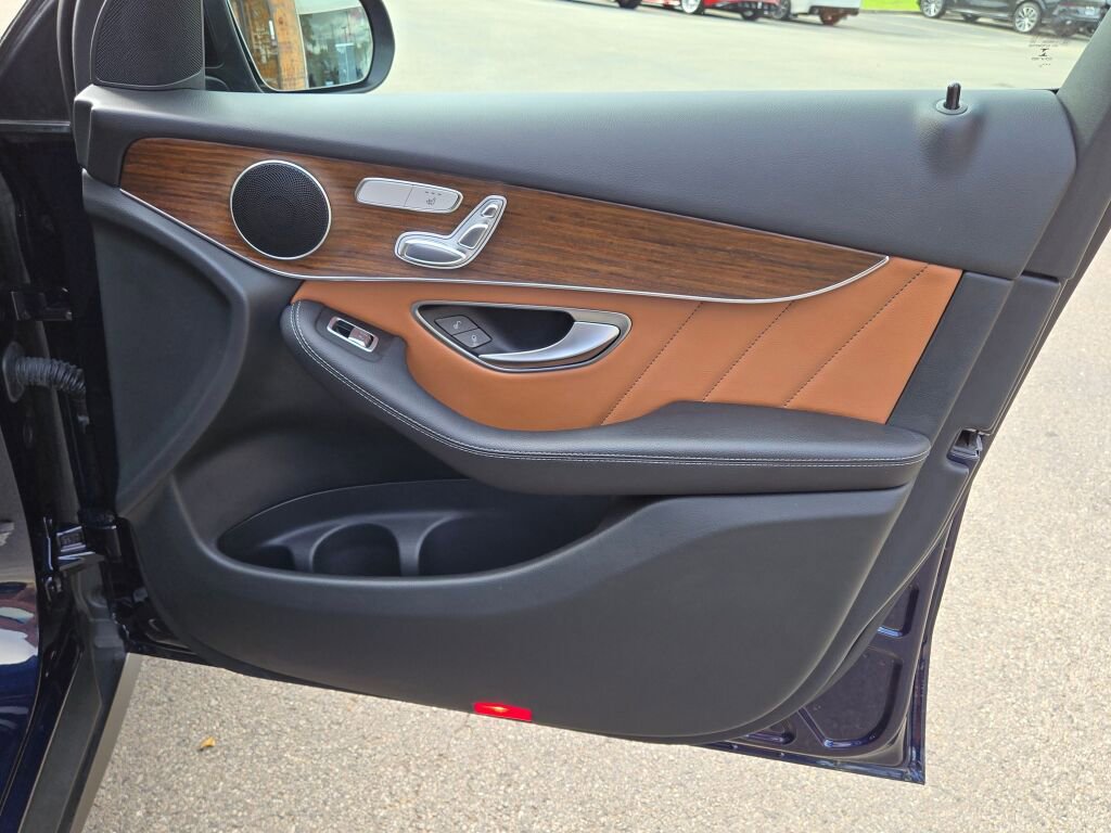 Used 2021 Mercedes-Benz GLC 300 4MATIC image 8