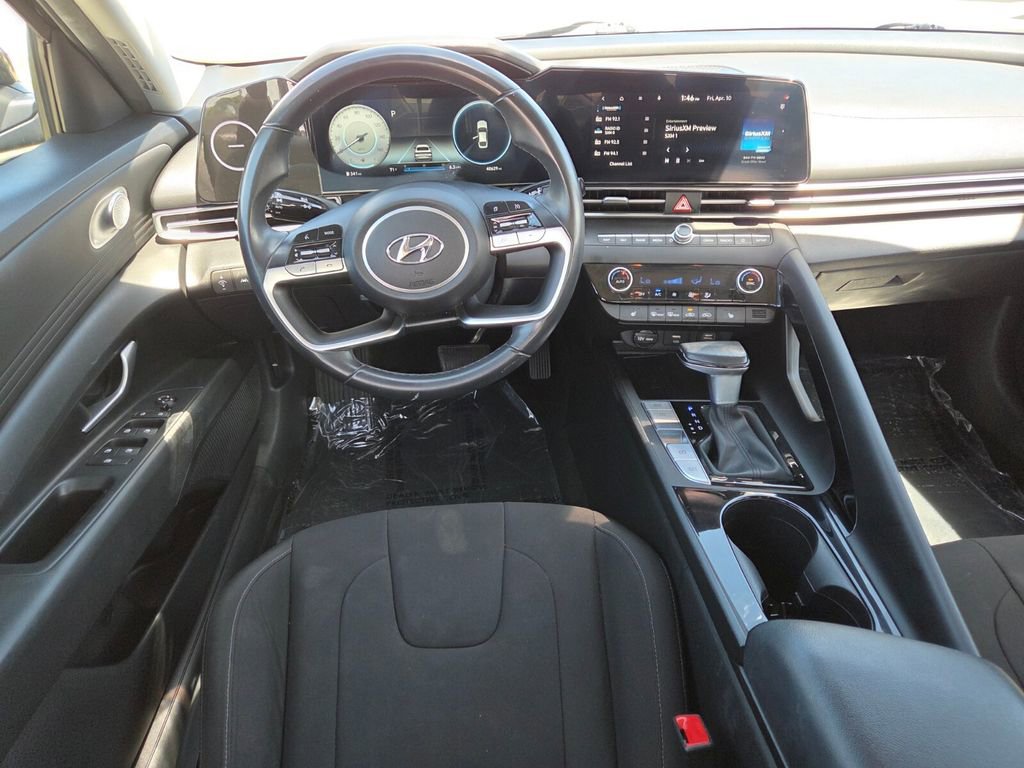 Used 2023 Hyundai Elantra SEL w/ Convenience Package image 19