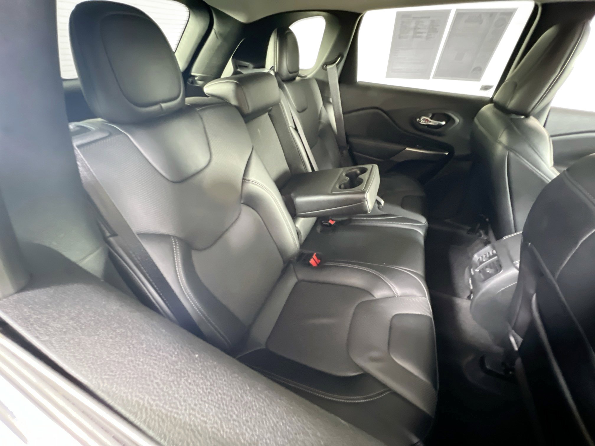 Used 2022 Jeep Cherokee Limited AWD/4WD image 25