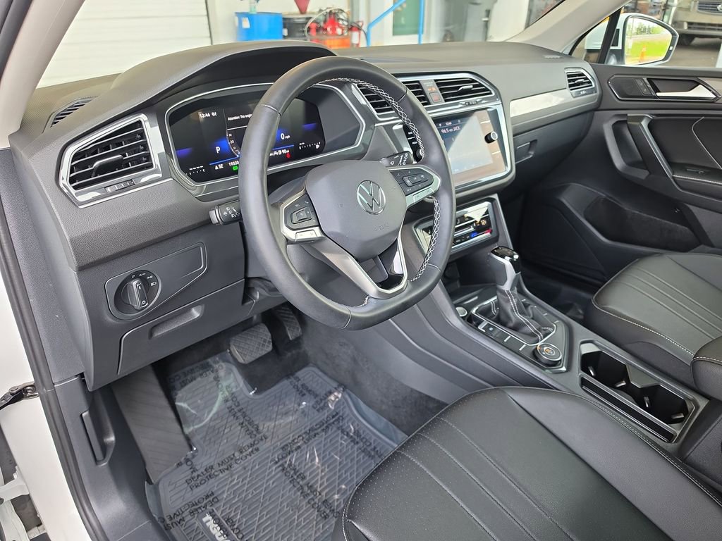 Used 2024 Volkswagen Tiguan SE AWD/4WD image 11