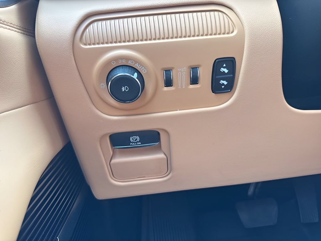 Used 2025 Jeep Grand Wagoneer L Series III w/ Rear Seat Video Group 1 AWD/4WD image 26