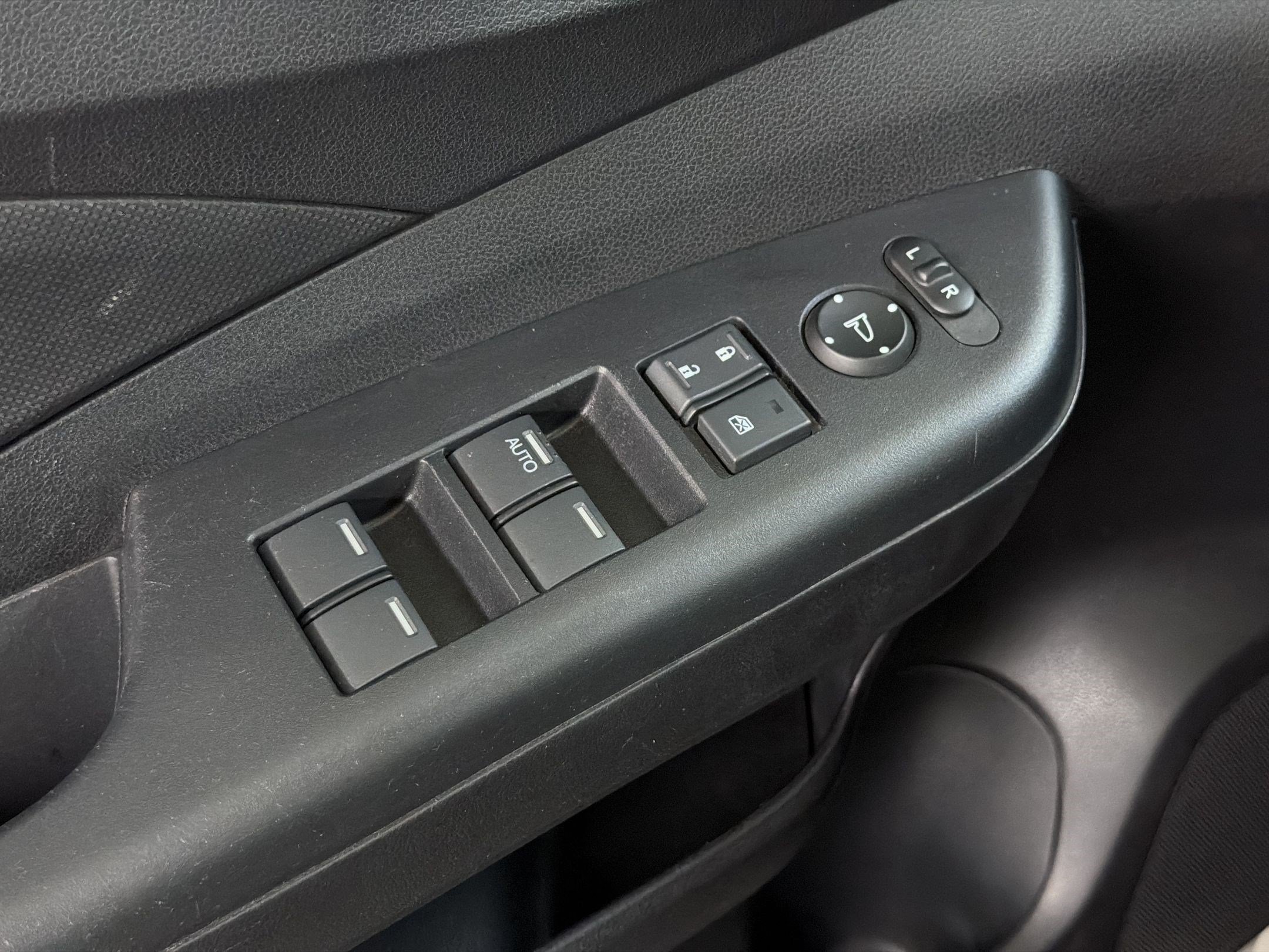 Used 2015 Honda CR-V LX image 24